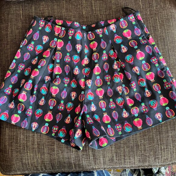 COLOR MIKIBANA Hot Air Balloon Print Pleated Shorts  Size Small - Picture 1 of 6